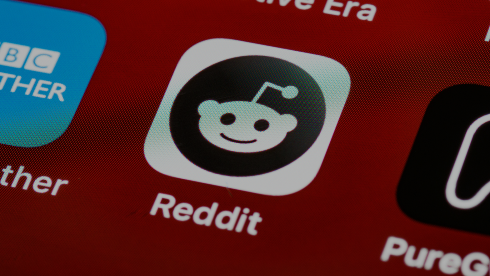 Reddit rises as X (formerly Twitter) faces decline: A shift in social media power?