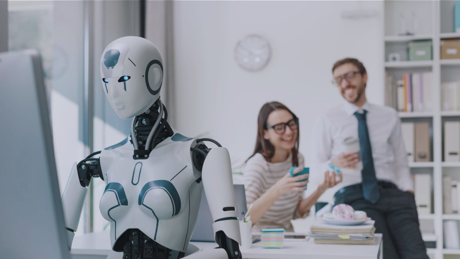 Publicidad con inteligencia artificial: ventajas, riesgos y lecciones de marcas globales
