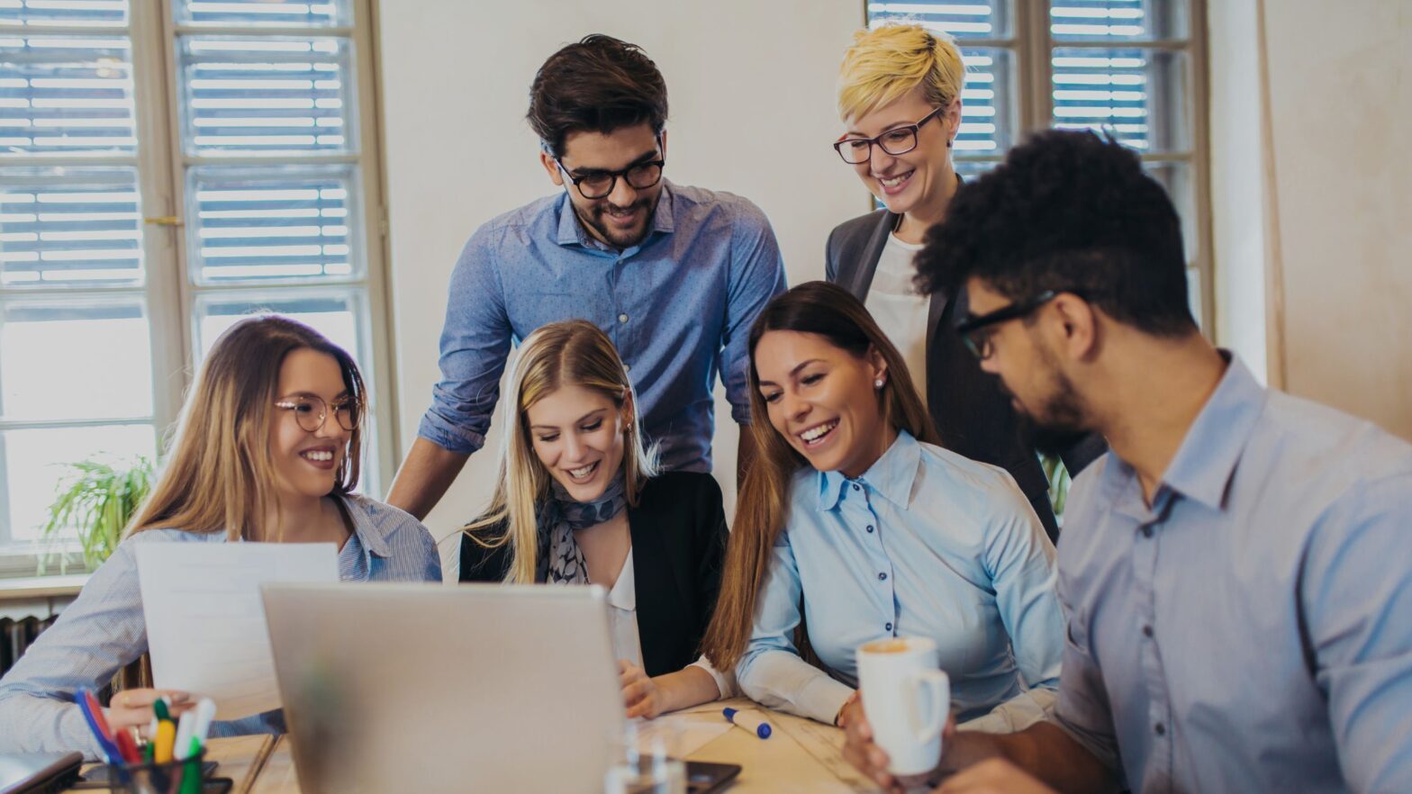 Tendencias de consumo de medios en LATAM 2025: TikTok, streaming y podcasts en crecimiento